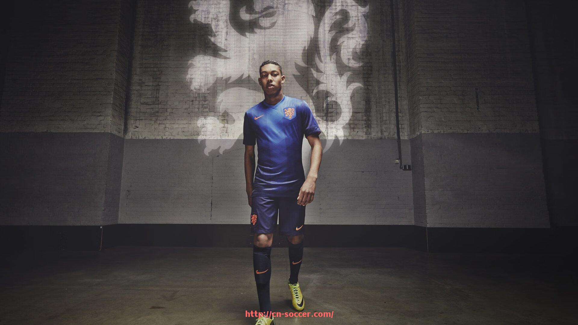 足球直播-意甲是否存在“共产主义球队”？球迷玩梗解析